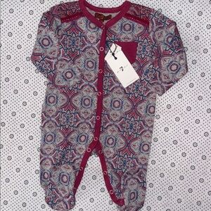 🛍NWT 🛍 CUTE LITTLE GIRLS OUTFIT SIZE 3-6 MONTHS 🛍